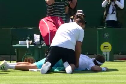 df1b0fc6 tsitsipas injury wimbledon